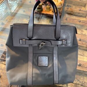 Henri Bendel jetsetter